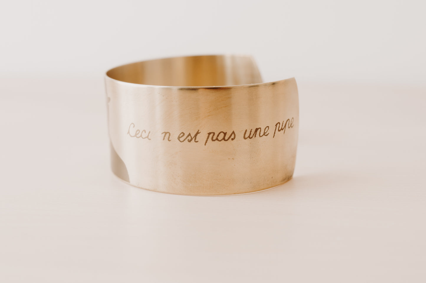 Bracelet laiton femme "René Magritte - Golconda"